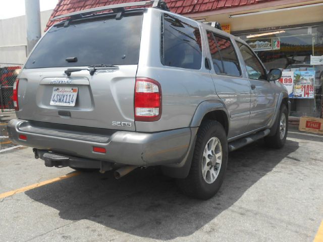Nissan Pathfinder 2001 photo 1