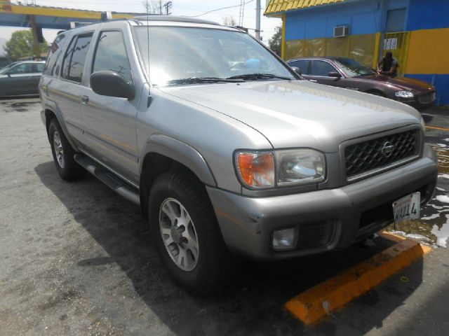 Nissan Pathfinder 2001 photo 2