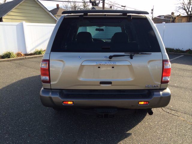 Nissan Pathfinder 2001 photo 2