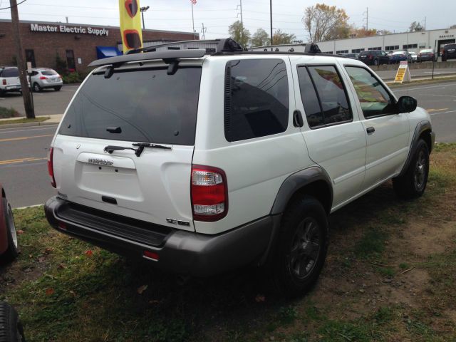 Nissan Pathfinder 2001 photo 1