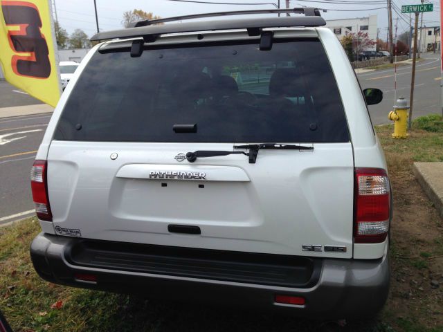 Nissan Pathfinder 2001 photo 2