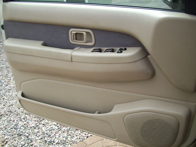 Nissan Pathfinder 2001 photo 1