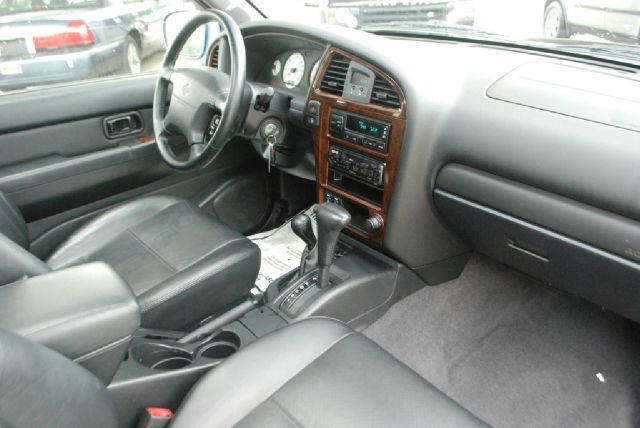 Nissan Pathfinder 2001 photo 1