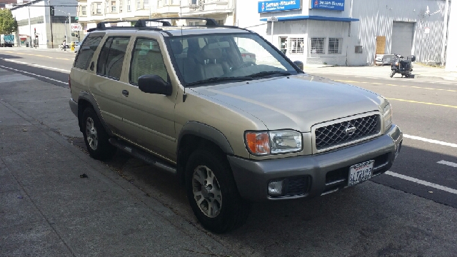 Nissan Pathfinder 2001 photo 2