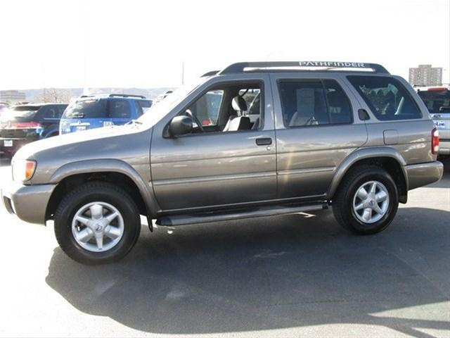 Nissan Pathfinder 2002 photo 1