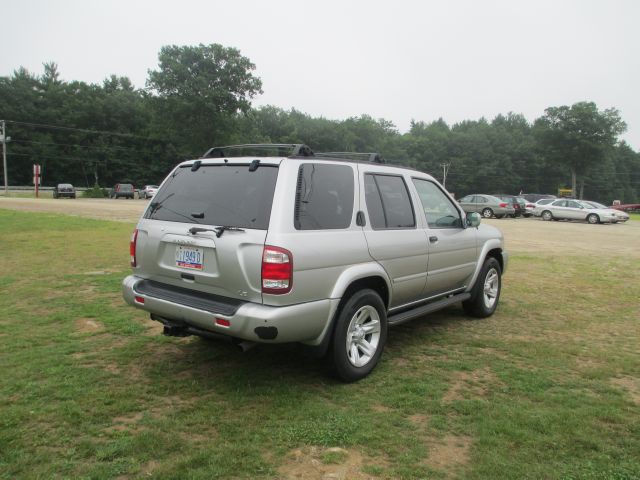 Nissan Pathfinder 2002 photo 1