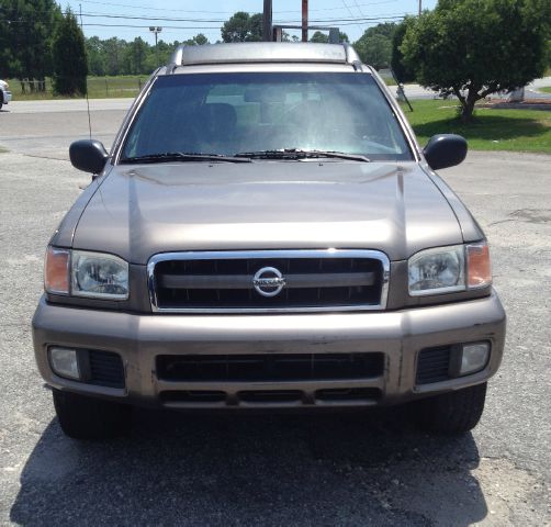 Nissan Pathfinder 2002 photo 1