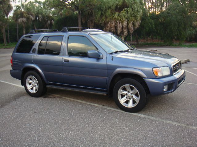 Nissan Pathfinder 2002 photo 2