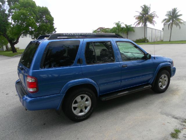 Nissan Pathfinder 2002 photo 4