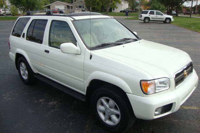Nissan Pathfinder 2002 photo 1