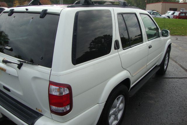 Nissan Pathfinder 2002 photo 2