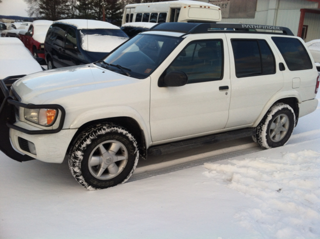 Nissan Pathfinder 2002 photo 2