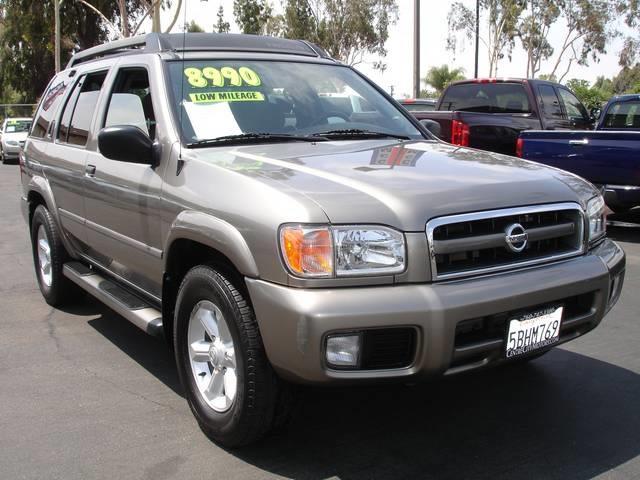 Nissan Pathfinder X SUV