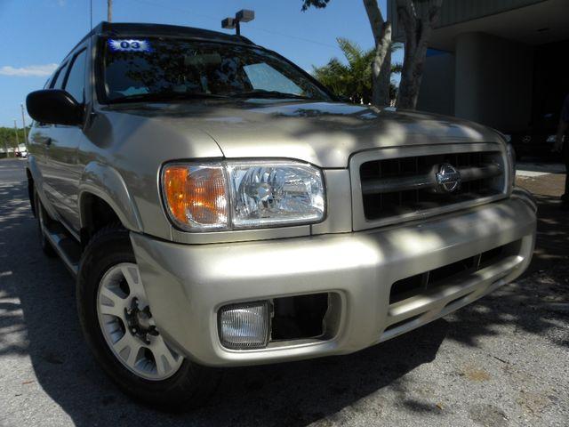 Nissan Pathfinder 4dr Sdn Auto GLS w/XM Sport Utility