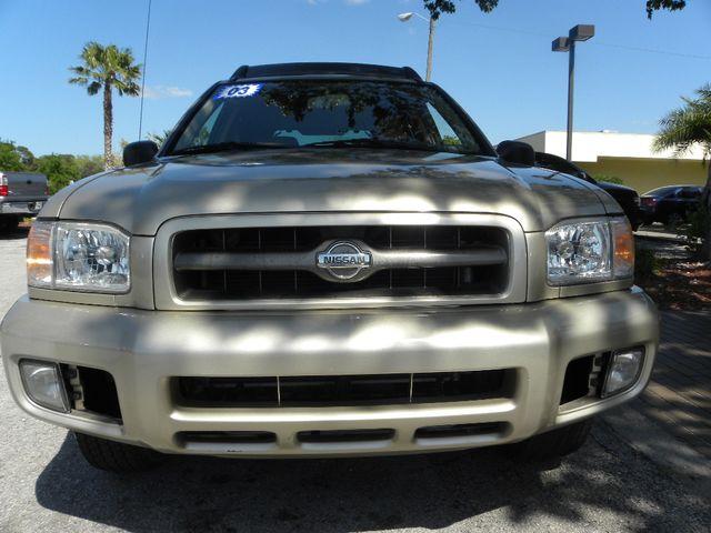 Nissan Pathfinder 2003 photo 1