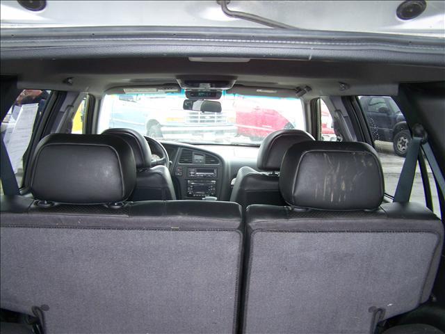 Nissan Pathfinder 2003 photo 2