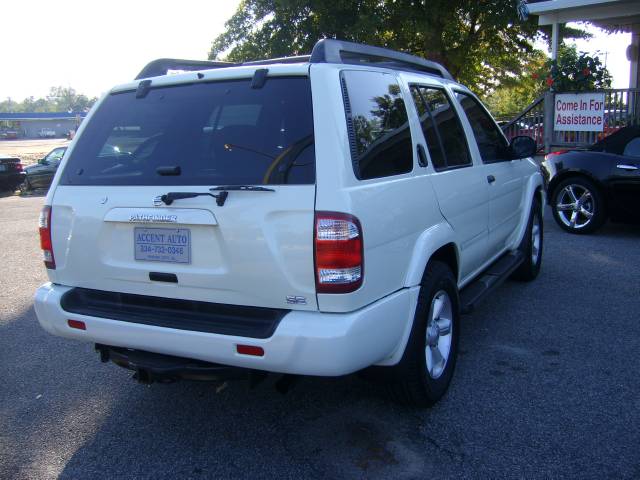 Nissan Pathfinder 4dr Sdn Auto GLS w/XM Sport Utility