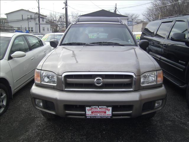 Nissan Pathfinder 4dr Sdn Auto GLS w/XM Sport Utility