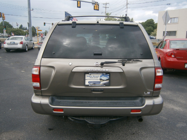 Nissan Pathfinder 2003 photo 2