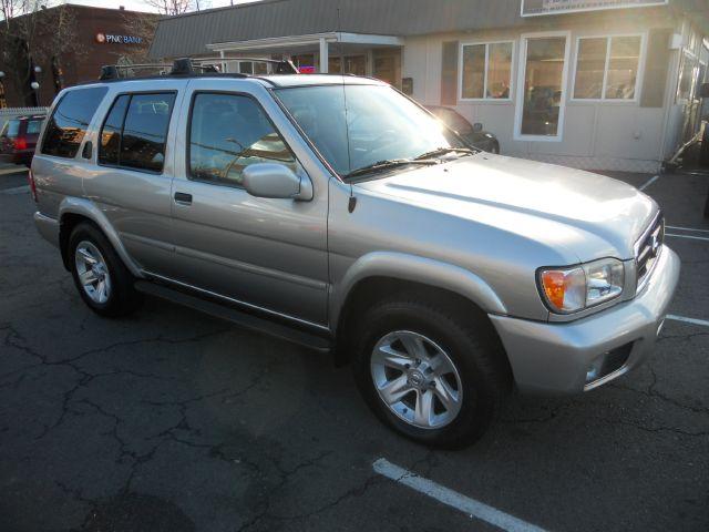 Nissan Pathfinder 2003 photo 2
