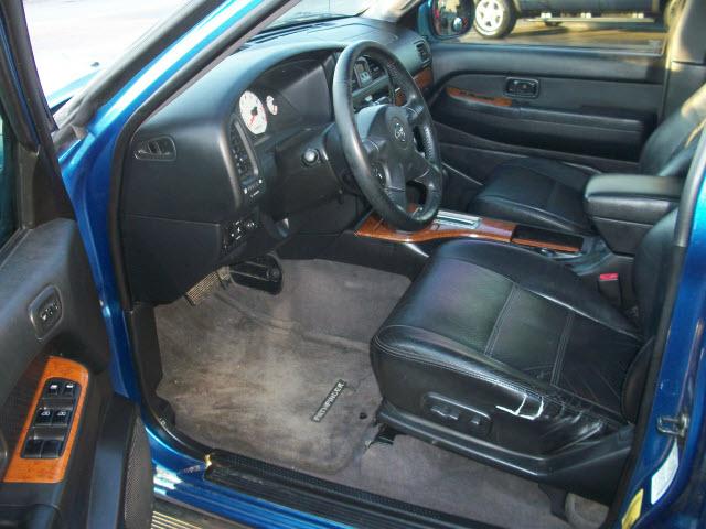Nissan Pathfinder 2003 photo 2