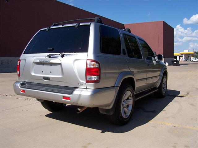 Nissan Pathfinder 2003 photo 2