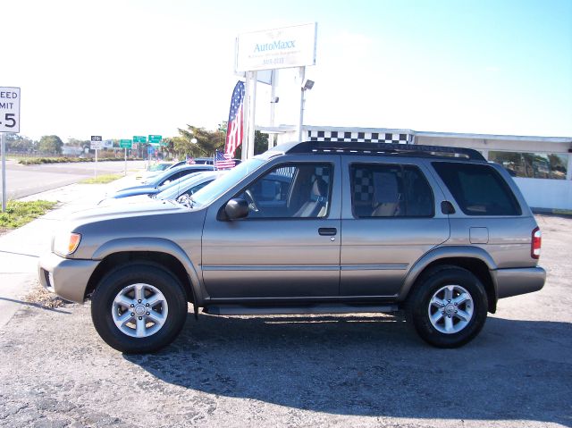Nissan Pathfinder 2004 photo 1