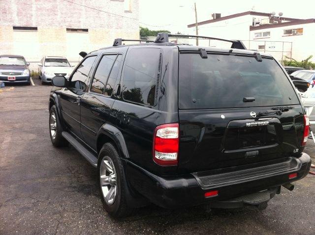 Nissan Pathfinder 2004 photo 1