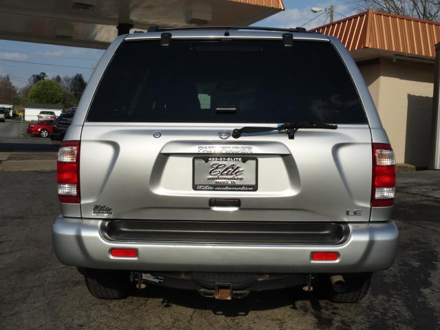Nissan Pathfinder 2004 photo 1