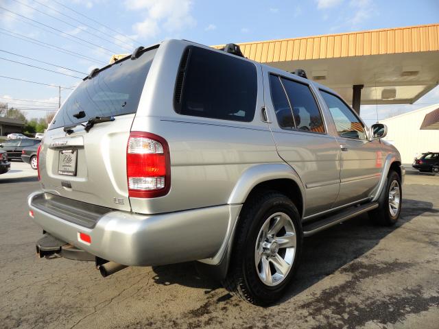 Nissan Pathfinder 2004 photo 2