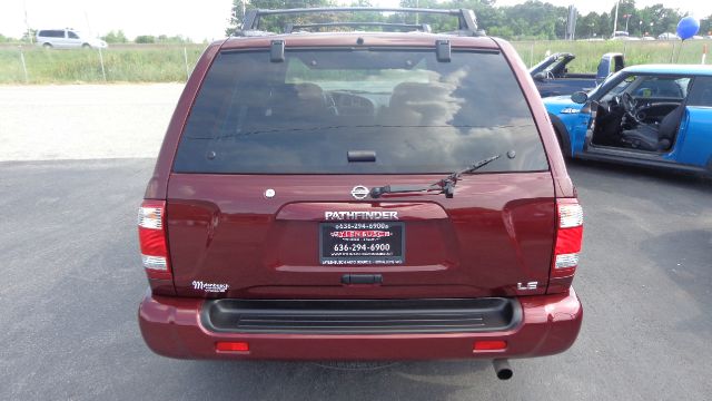 Nissan Pathfinder 2004 photo 3