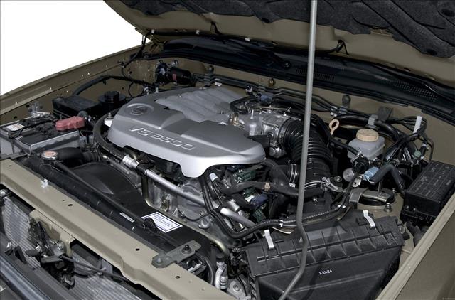 Nissan Pathfinder 2004 photo 2