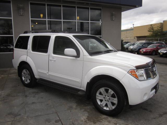 Nissan Pathfinder 2005 photo 2