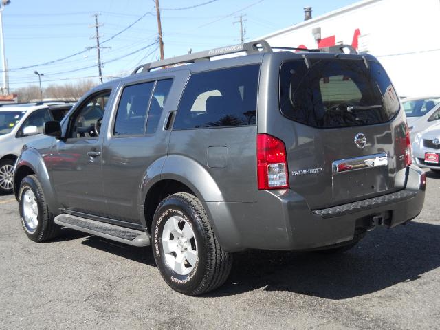 Nissan Pathfinder 2005 photo 2