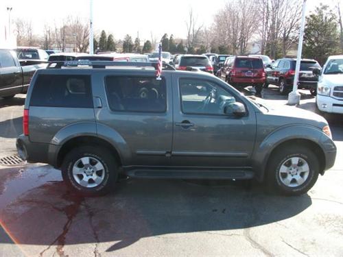 Nissan Pathfinder 2005 photo 2