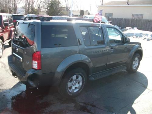 Nissan Pathfinder 2005 photo 4