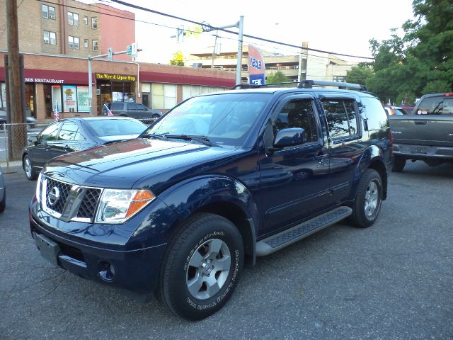 Nissan Pathfinder 2005 photo 1