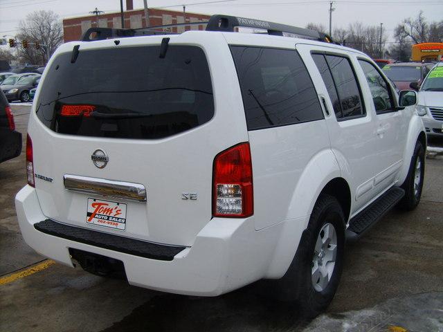 Nissan Pathfinder 2005 photo 1