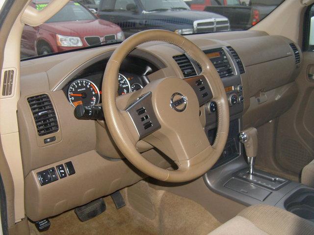 Nissan Pathfinder 2005 photo 2