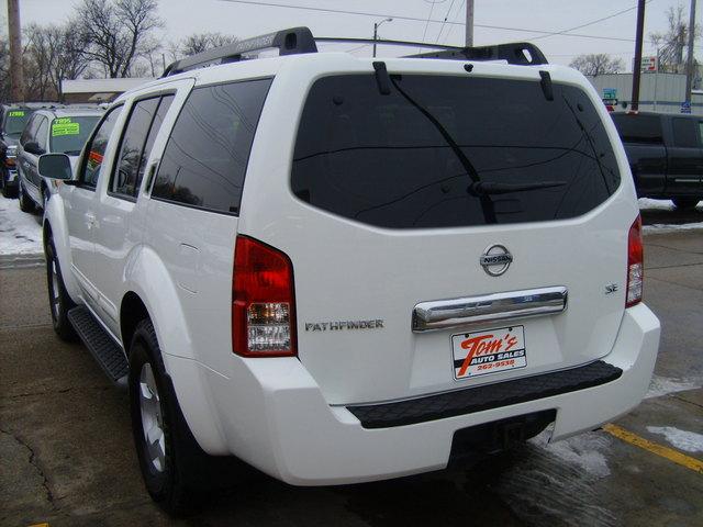 Nissan Pathfinder 2005 photo 3