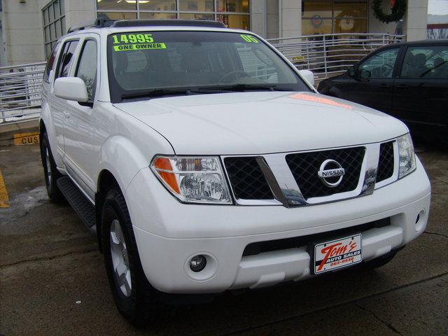 Nissan Pathfinder 2005 photo 4