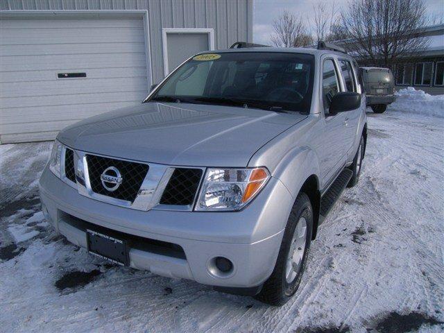 Nissan Pathfinder 2005 photo 2