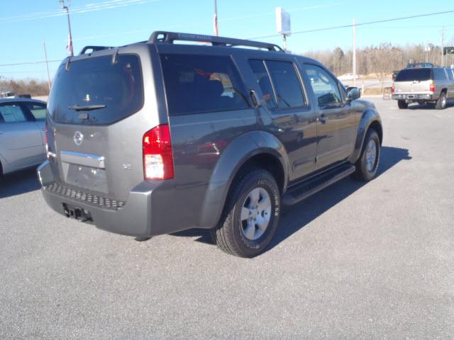 Nissan Pathfinder 2005 photo 4