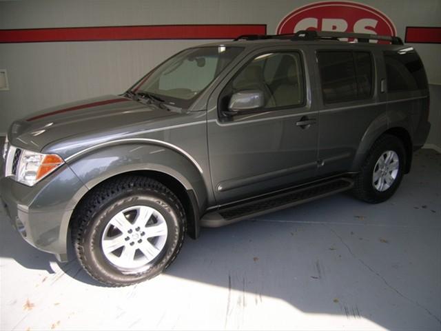 Nissan Pathfinder 2005 photo 2