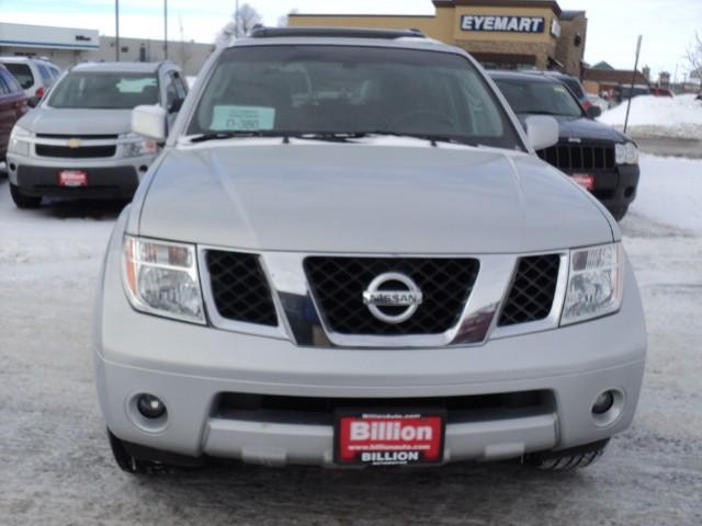 Nissan Pathfinder 2005 photo 1