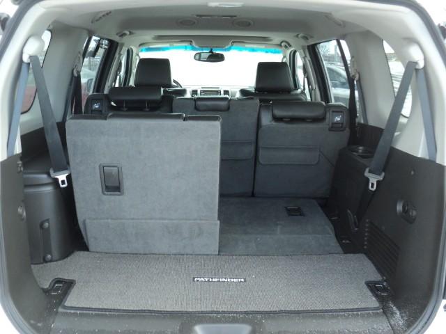 Nissan Pathfinder 2005 photo 2