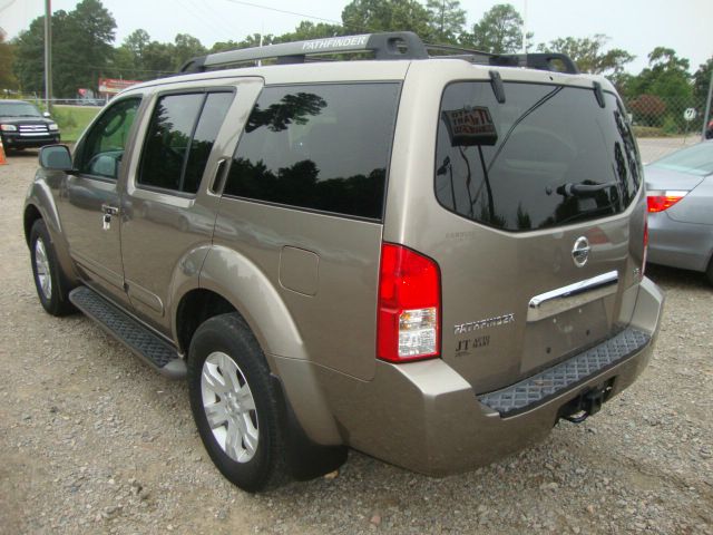 Nissan Pathfinder 2005 photo 1