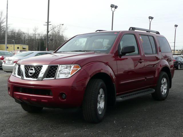Nissan Pathfinder 2005 photo 2