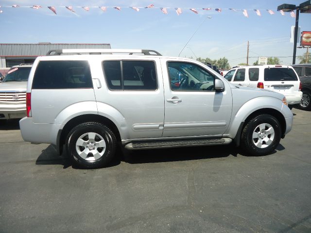 Nissan Pathfinder 2005 photo 3