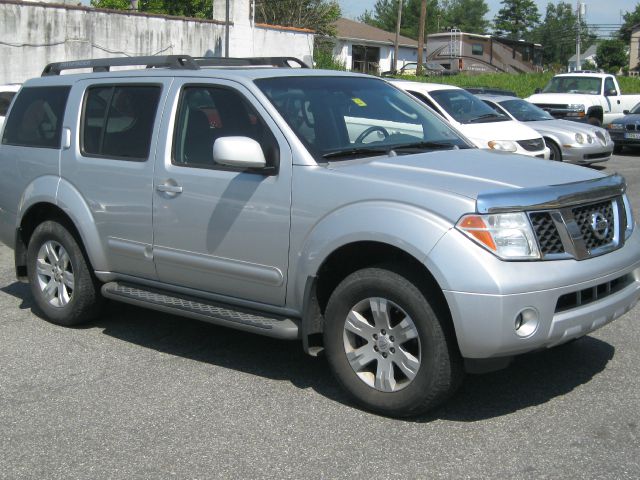 Nissan Pathfinder 2005 photo 2